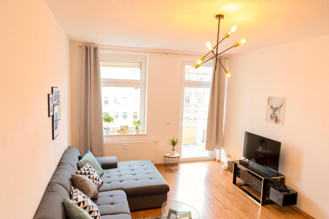Modern-TOP City Lage -5 min - HBhf Netflix Küche Boxspringbett 2m x 2m bis 4 Pers Magdeburgo Exterior foto